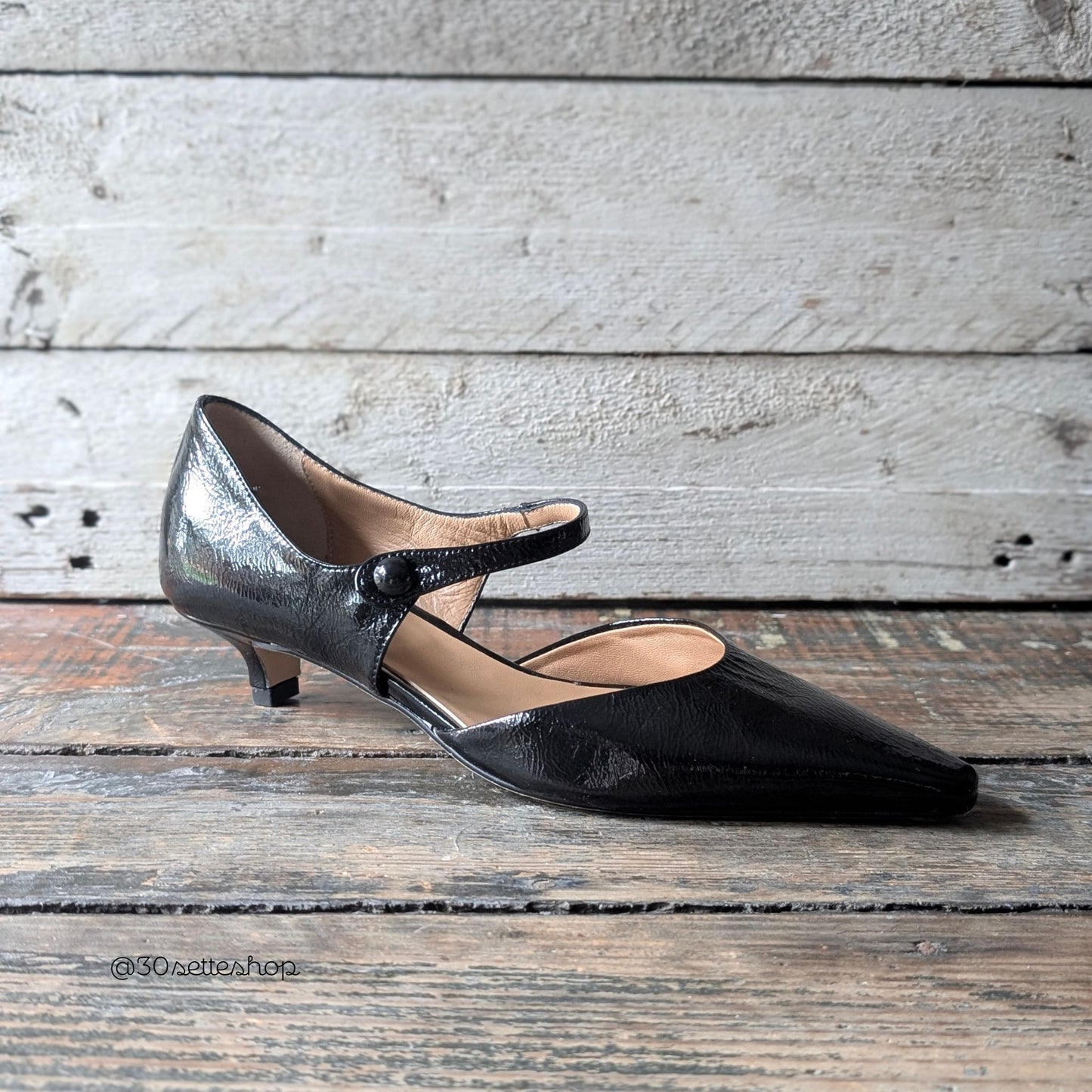 Mara Décolleté a punta Mary Jane con tacco kitten di 30mm in naplak nero