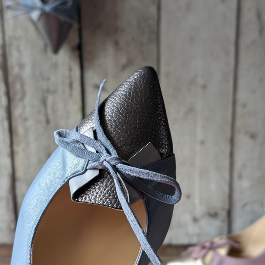 PAMELA Polvere Slingback con tacco kitten