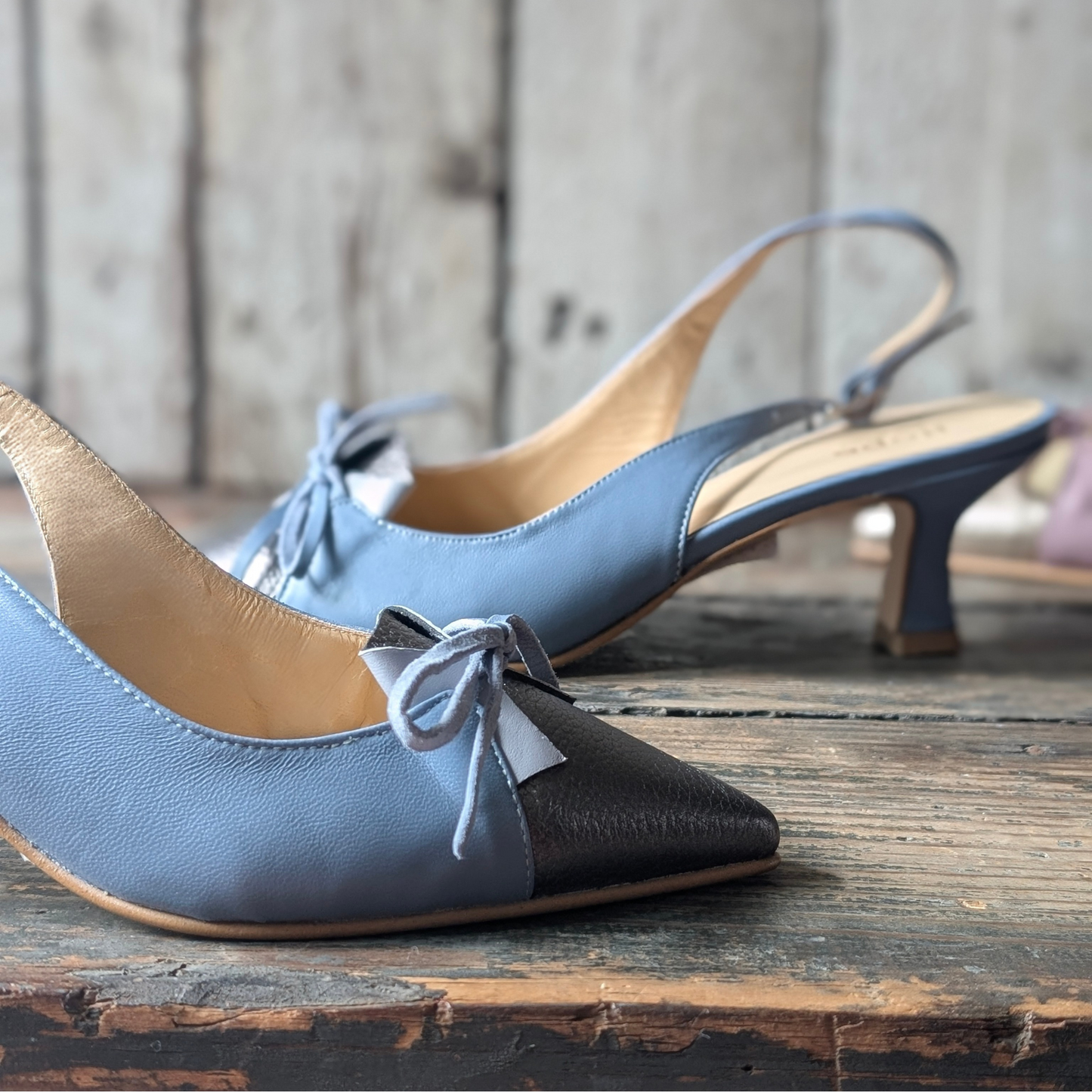 PAMELA Polvere Slingback con tacco kitten