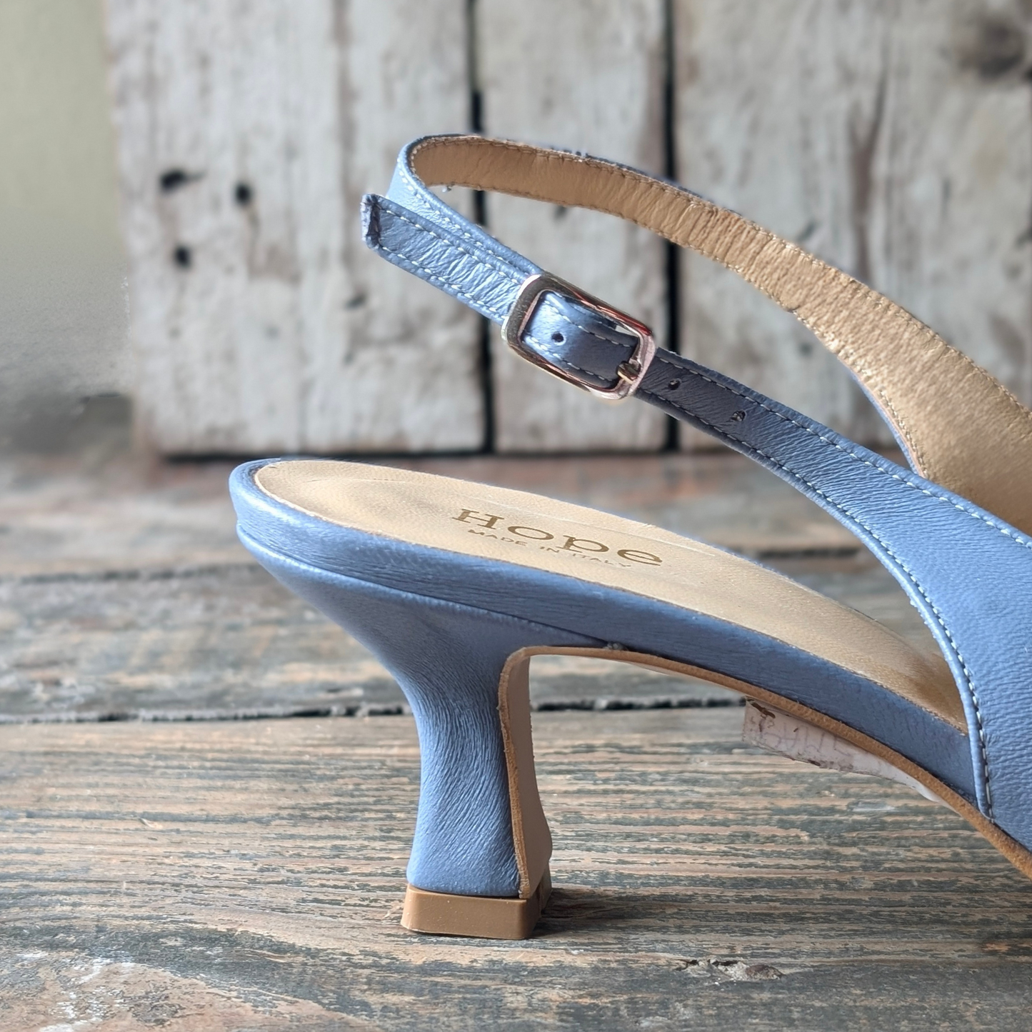 PAMELA Polvere Slingback con tacco kitten