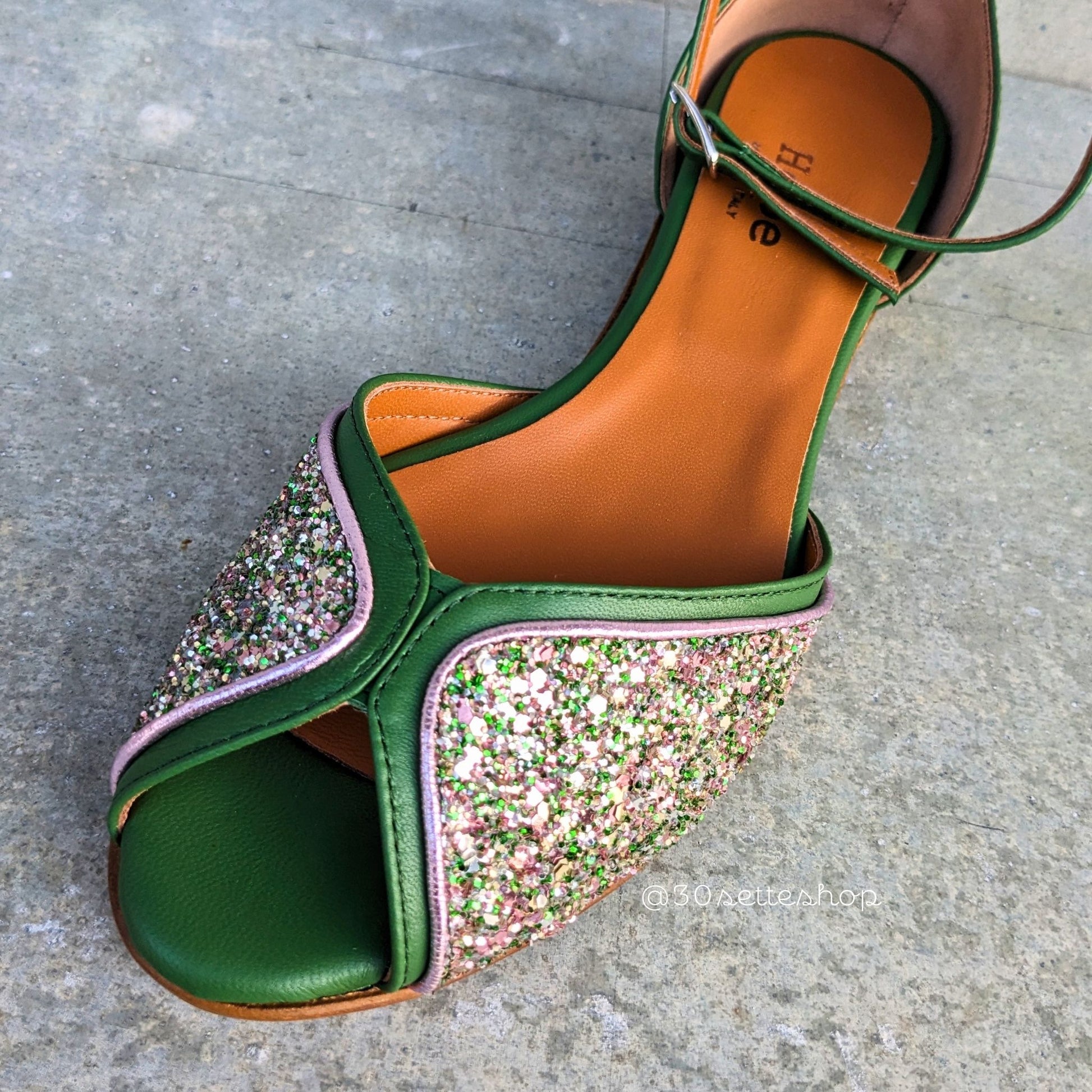 Ballerina spezzata in glitter, nappa bosco, nappa rosa. Bassa ma non flat grazie al fussbet interno che al tallone misura quasi 3 cm