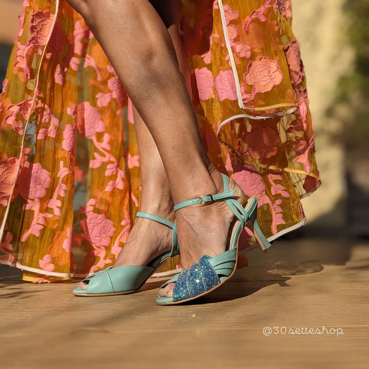 Sandalo da donna con il tacco in glitter azzurro e pelle azzurra