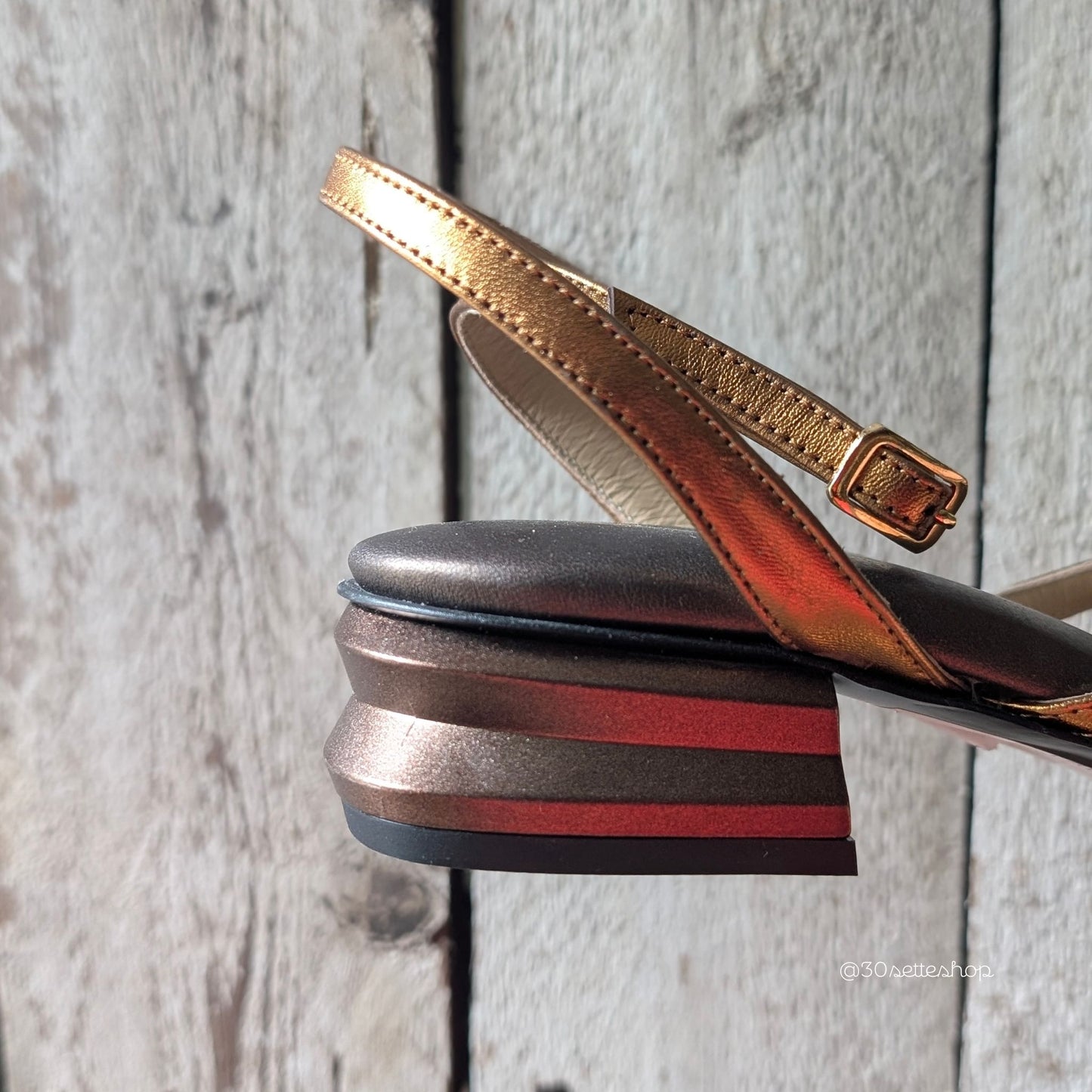 PENNY Sandalo imbottito infradito con tacco basso e largo di 3cm in nappa testa di moro e laminato bronzo