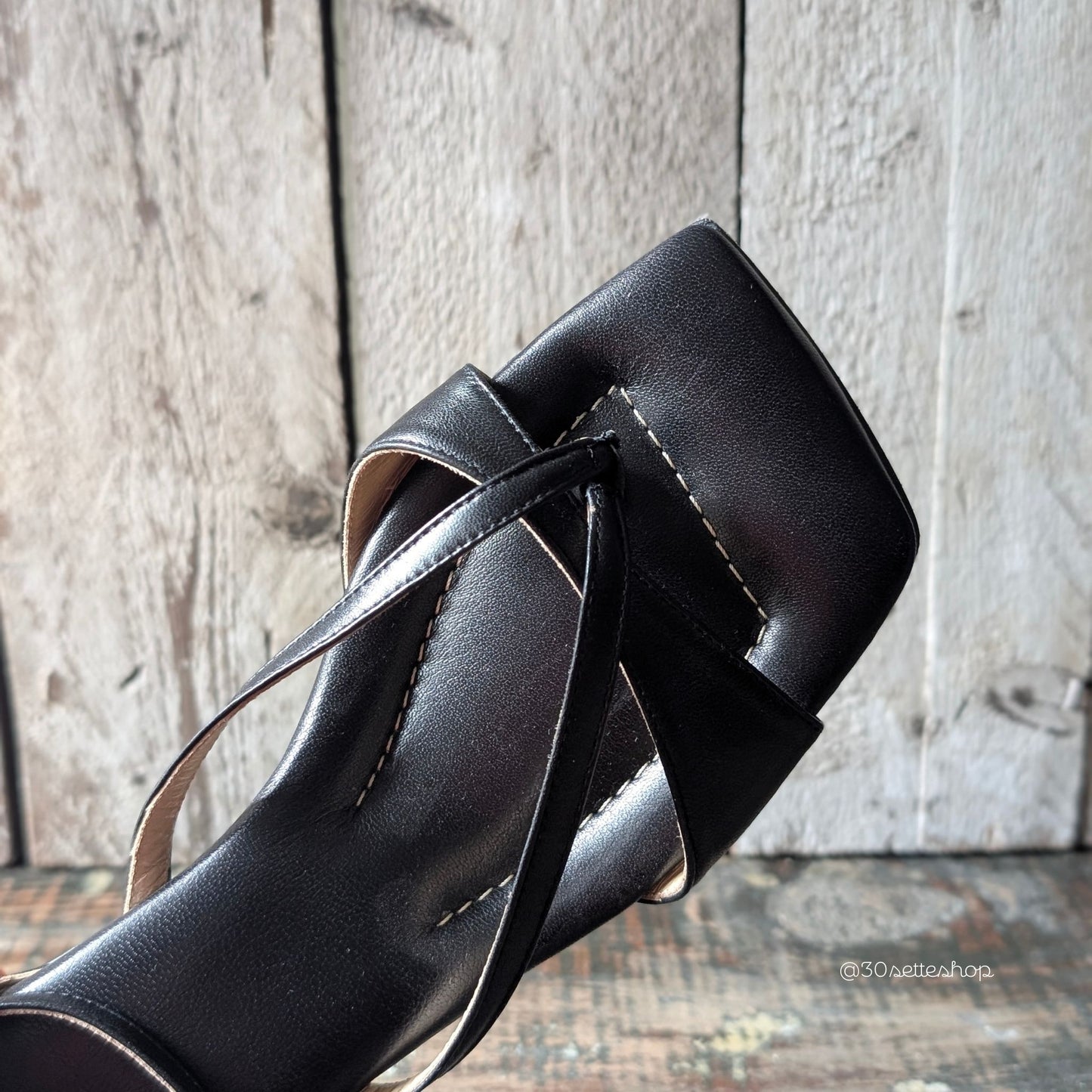 PENNY Sandalo imbottito infradito con tacco basso e largo di 3cm in nappa nero