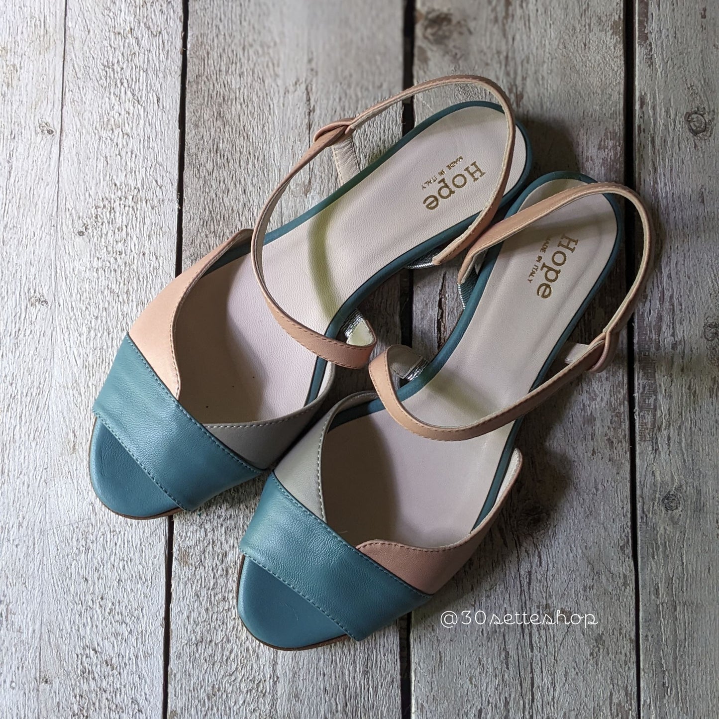 suni-sandalo-basso-in-pelle-salvia-nude-cenere-con-tacco-zeppa-di-3-cm-artigianale