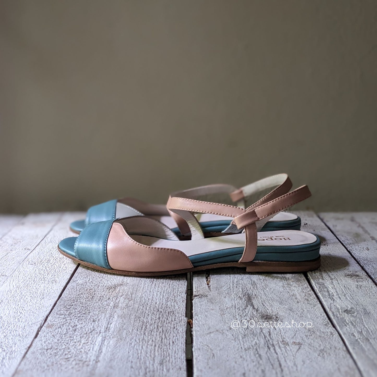 suni-sandalo-basso-in-pelle-salvia-nude-cenere-con-tacco-zeppa-di-3-cm-artigianale