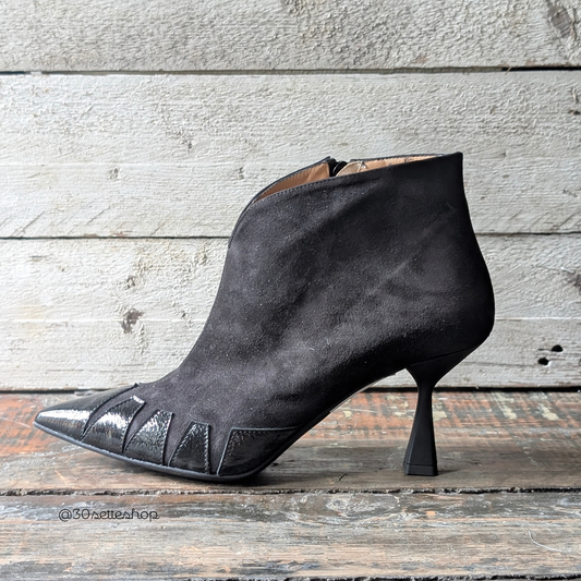 VIRGINIA Stivaletto kitten heels a punta con tacco di 5 cm in camoscio e naplak nero