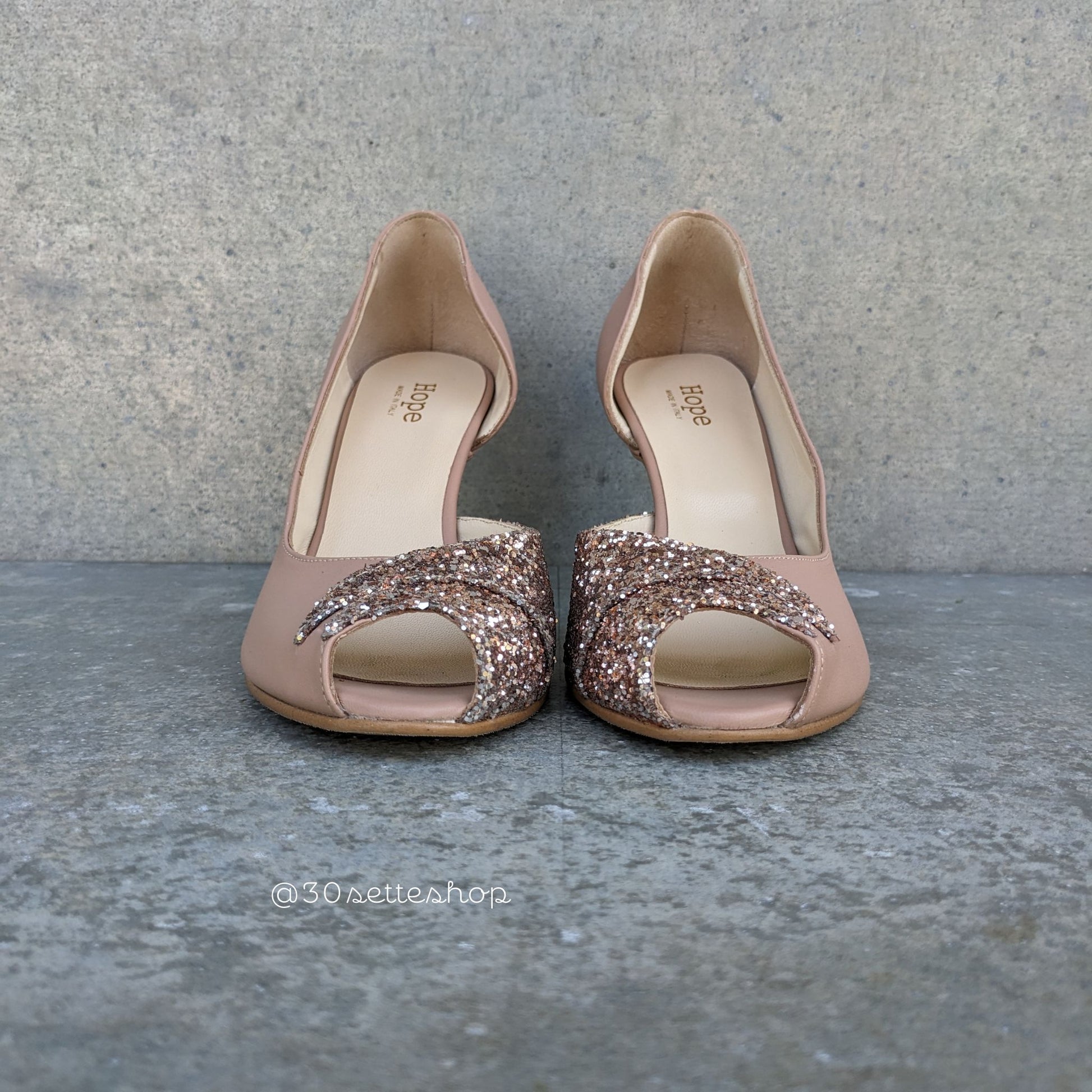 Elsa decollete peep toe asimmetrica in glitter cipria e nappa nude tacco di 7 cm da sposa artigianale