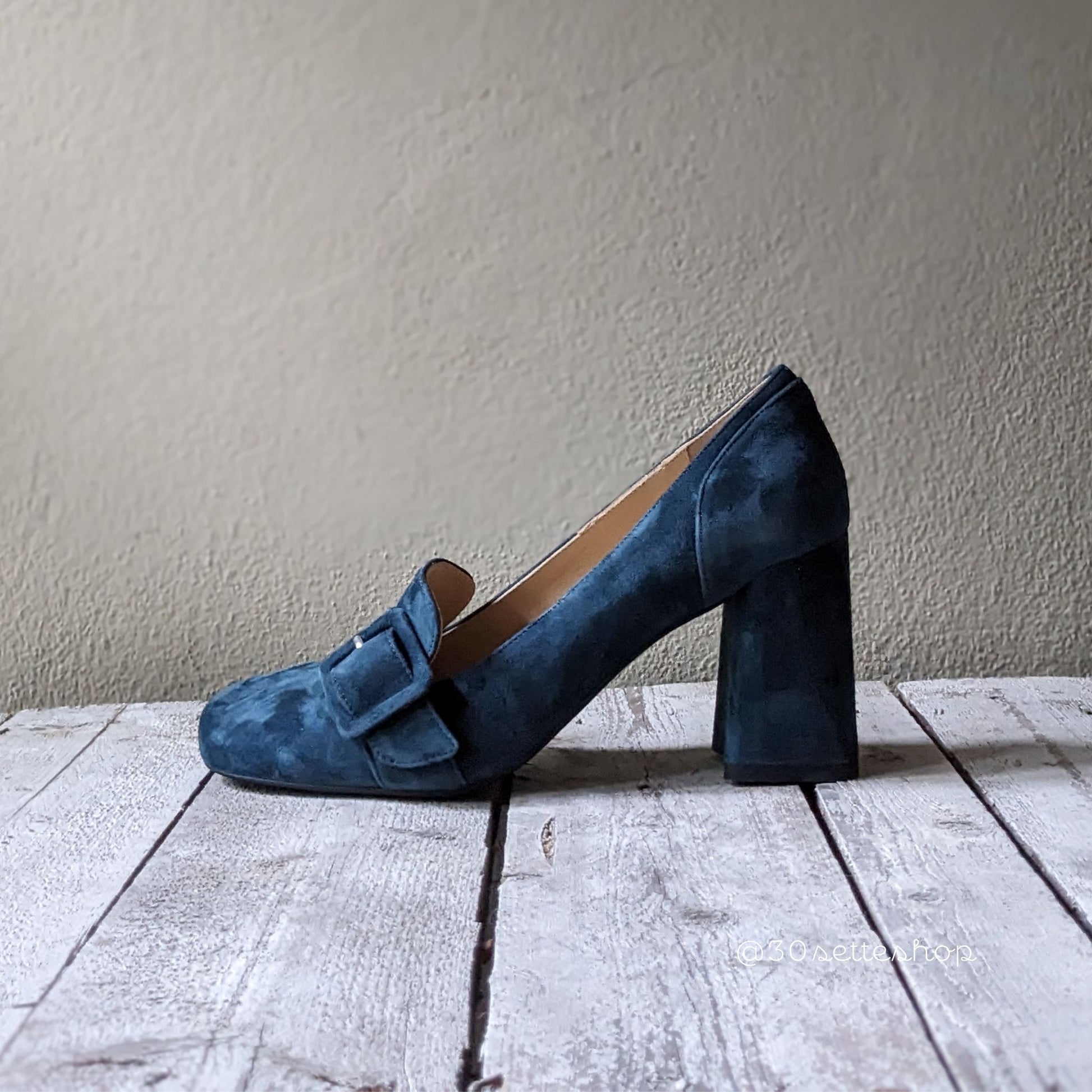 kaori-mocassino-con-tacco-in-camoscio-petrolio-fibbia-tacco-7cm-artigianale
