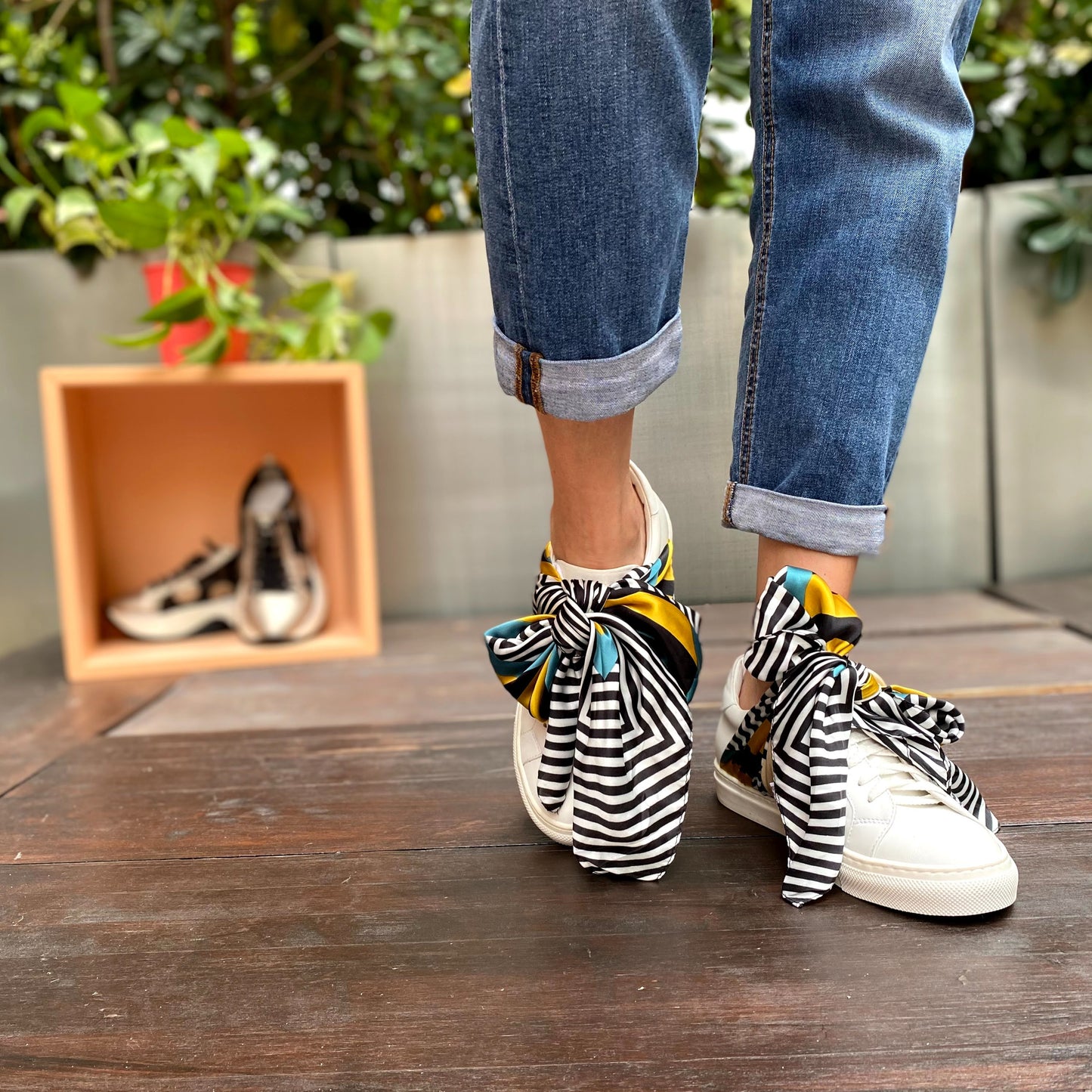 KAORI Bianca Sneakers con Foulard