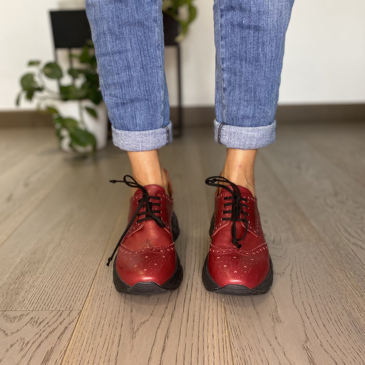 ANGELICA Sneakers da donna con punzonatura brogue e maxi suola chunky in nappa bordeaux