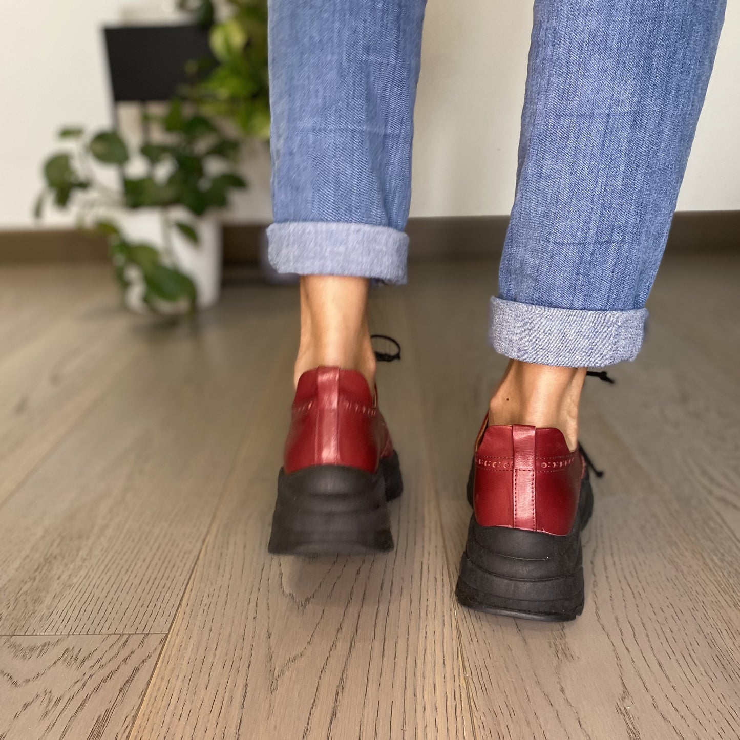 ANGELICA Sneakers da donna con punzonatura brogue e maxi suola chunky in nappa bordeaux