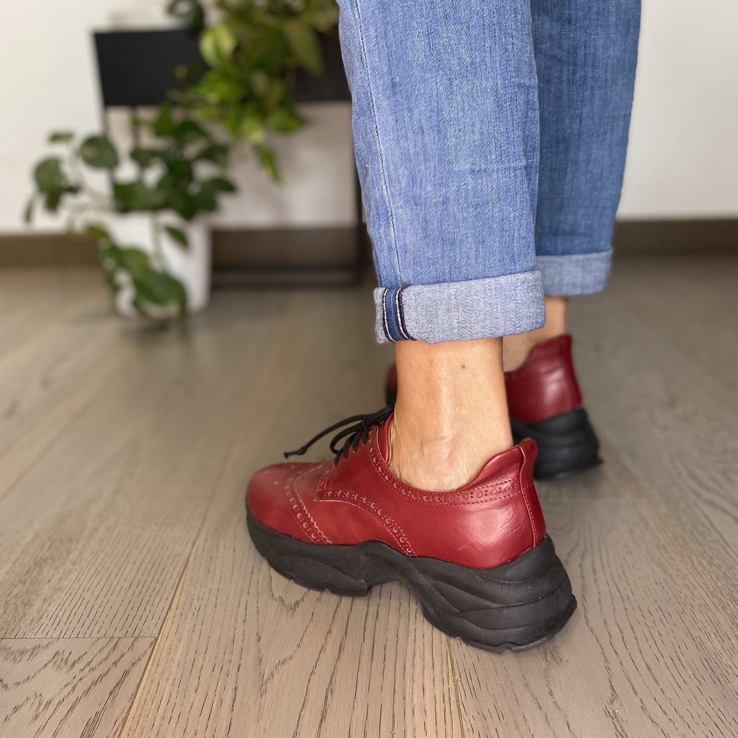 ANGELICA Sneakers da donna con punzonatura brogue e maxi suola chunky in nappa bordeaux