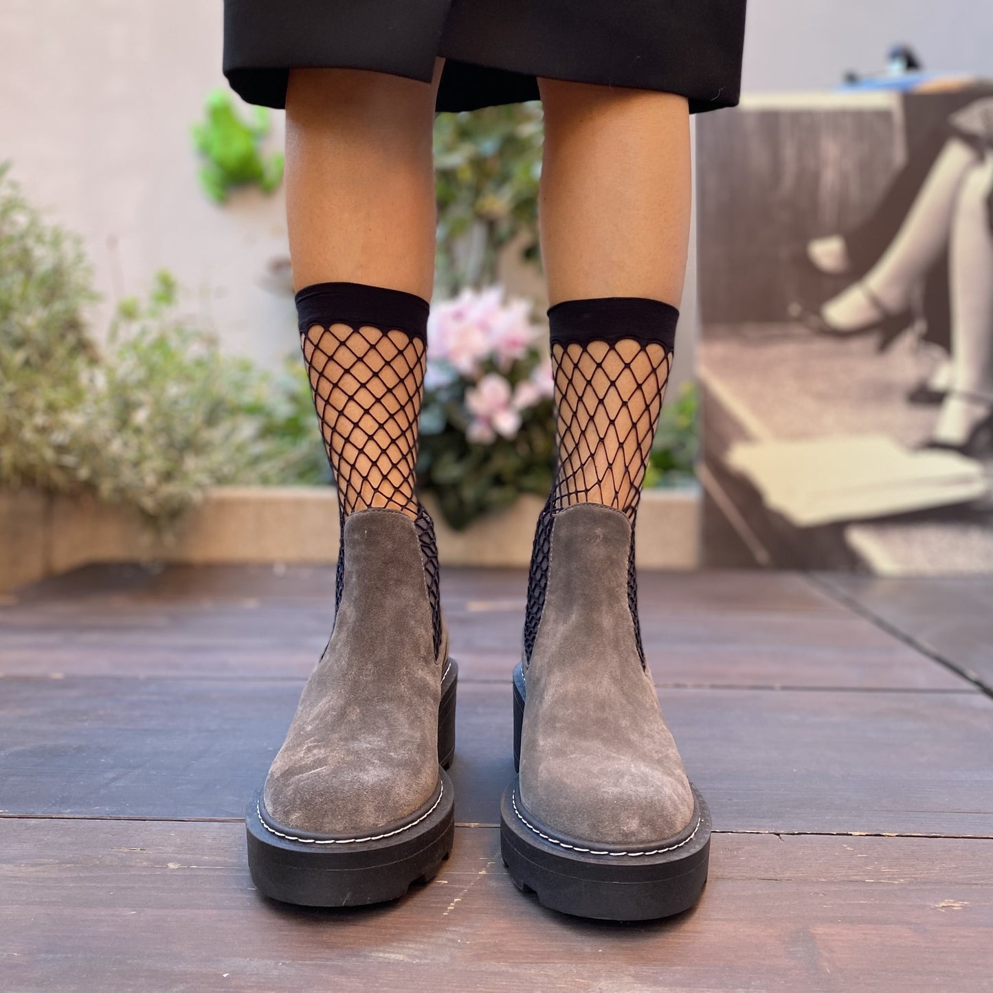 VEGA Stivaletto Chelsea con calzino di rete e suola maxi in camoscio grigio