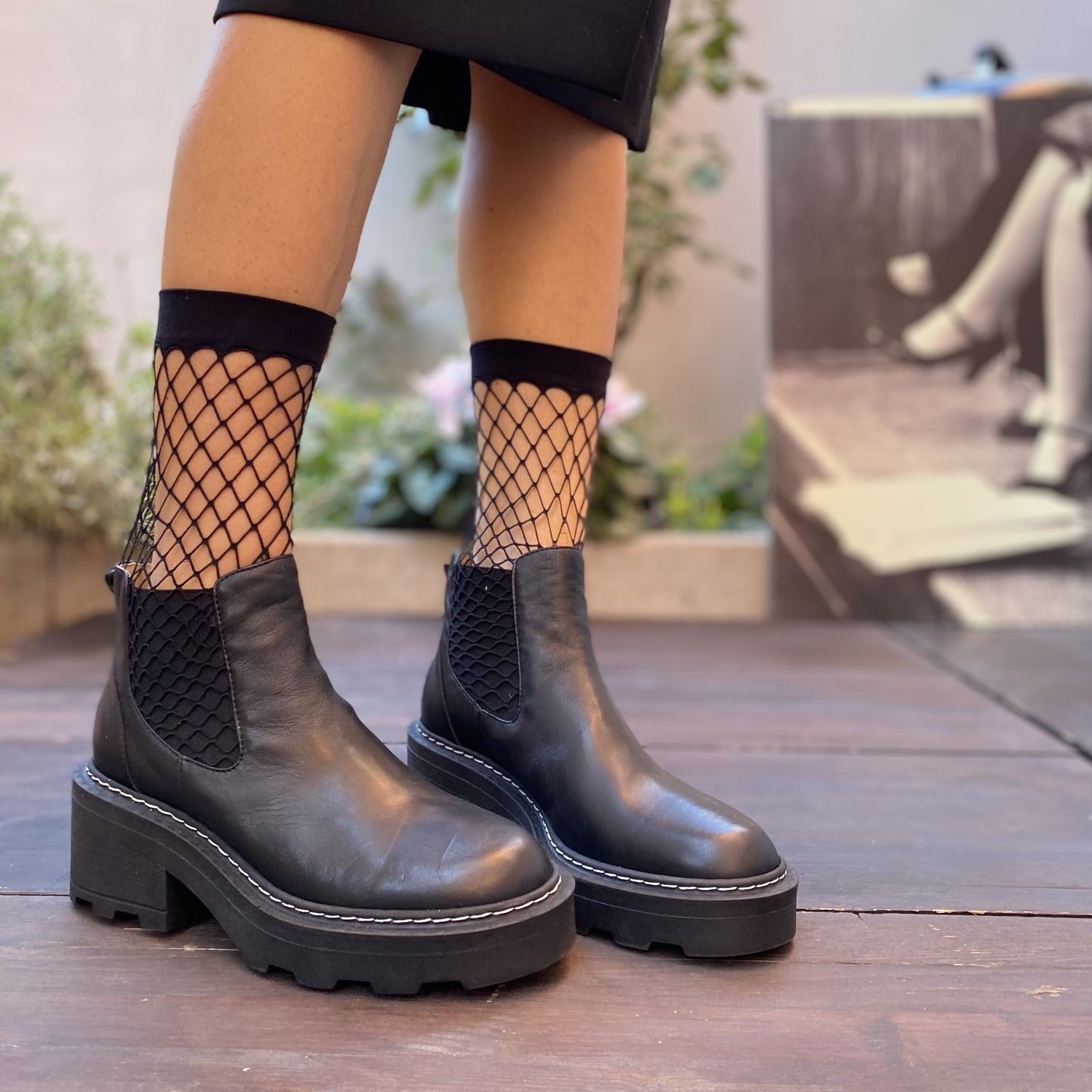 VEGA Stivaletto Chelsea con calzino di rete e suola maxi in nappa nero