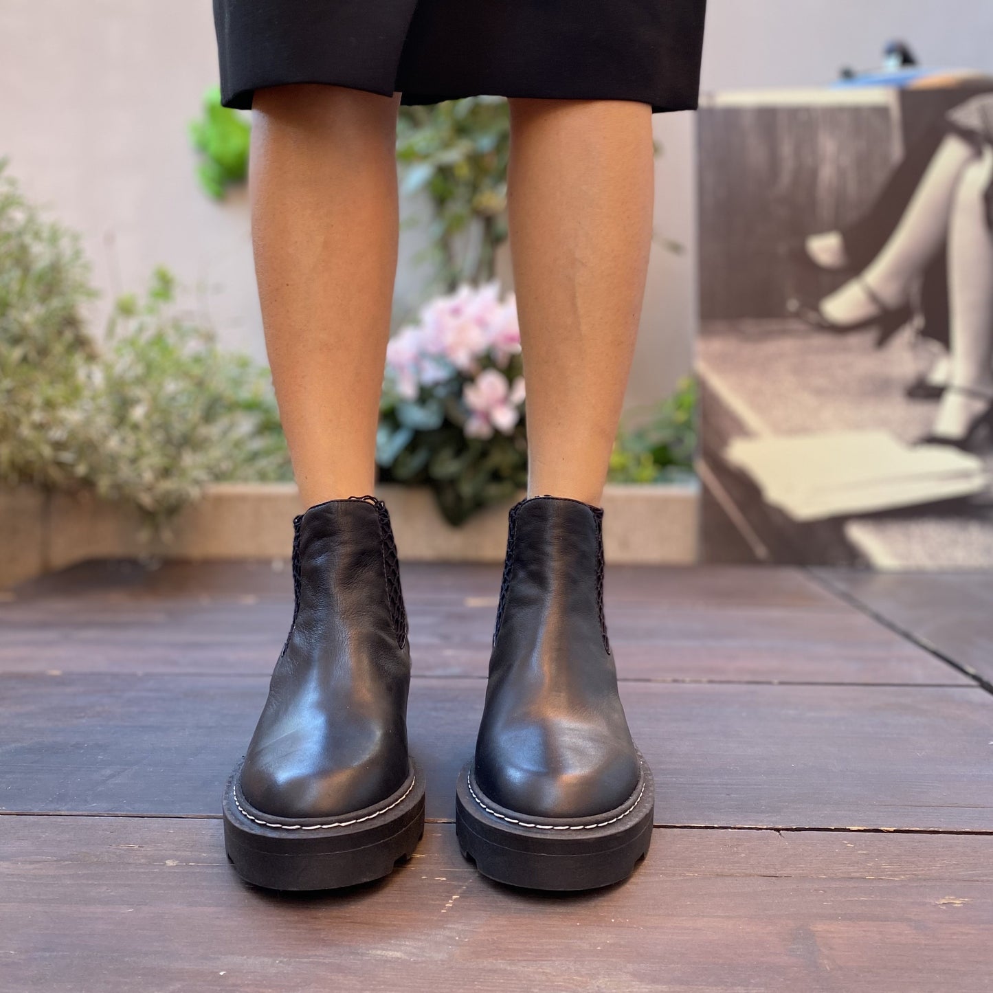 VEGA Stivaletto Chelsea con calzino di rete e suola maxi in nappa nero