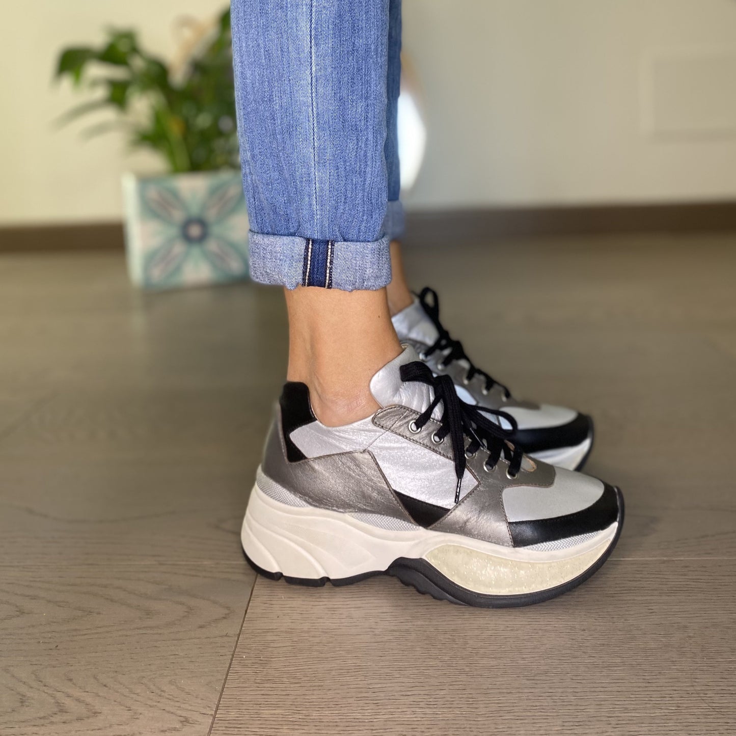 METAL Sneakers in pelle nera e argento con platform