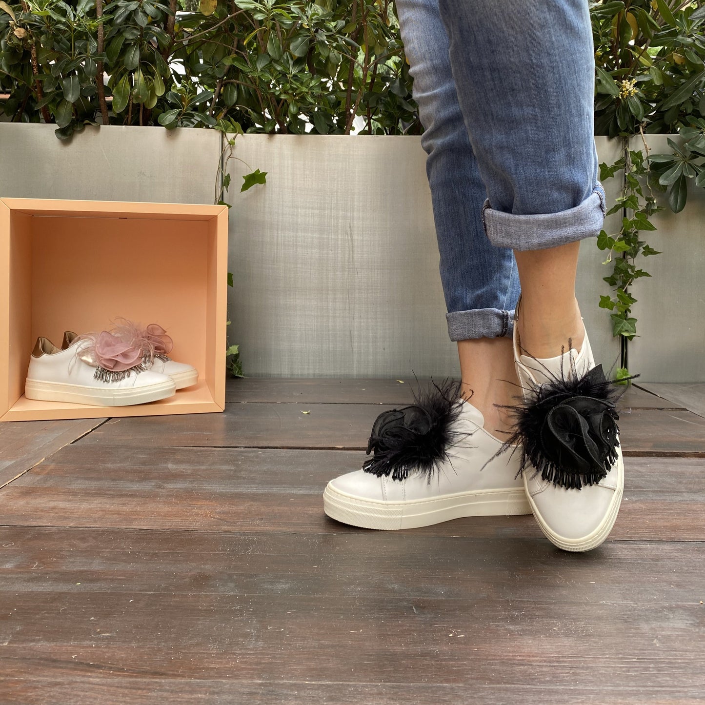 KAOS Sneakers con Fiori Neri