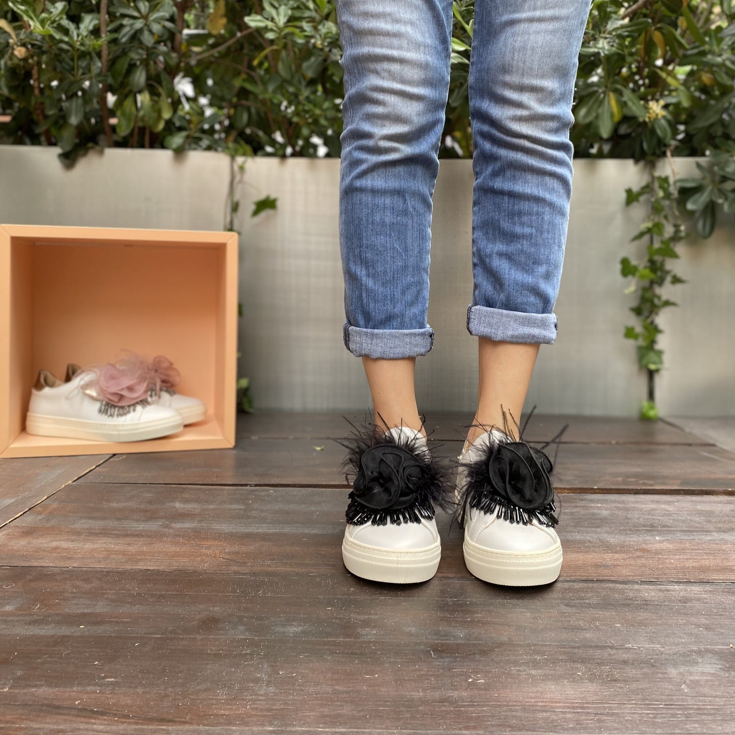 KAOS Sneakers con Fiori Neri