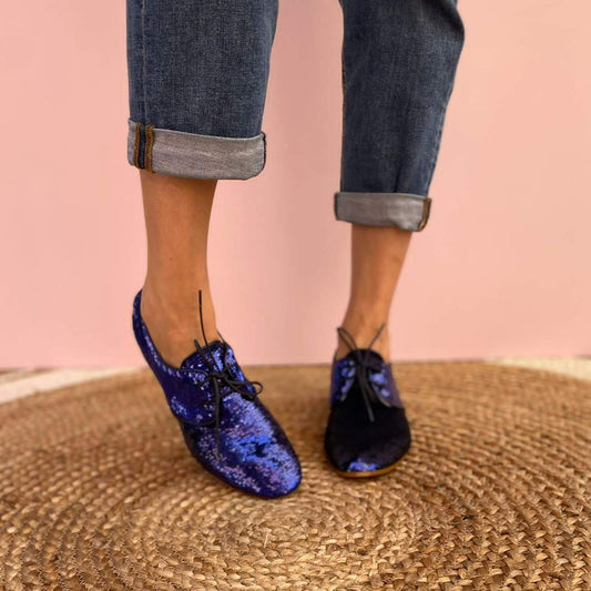 miranda-pantofola-scarpa bassa derby- tessuto micro paillettes blu  con zeppa di 3 cm da cerimonia artigianale mannish style