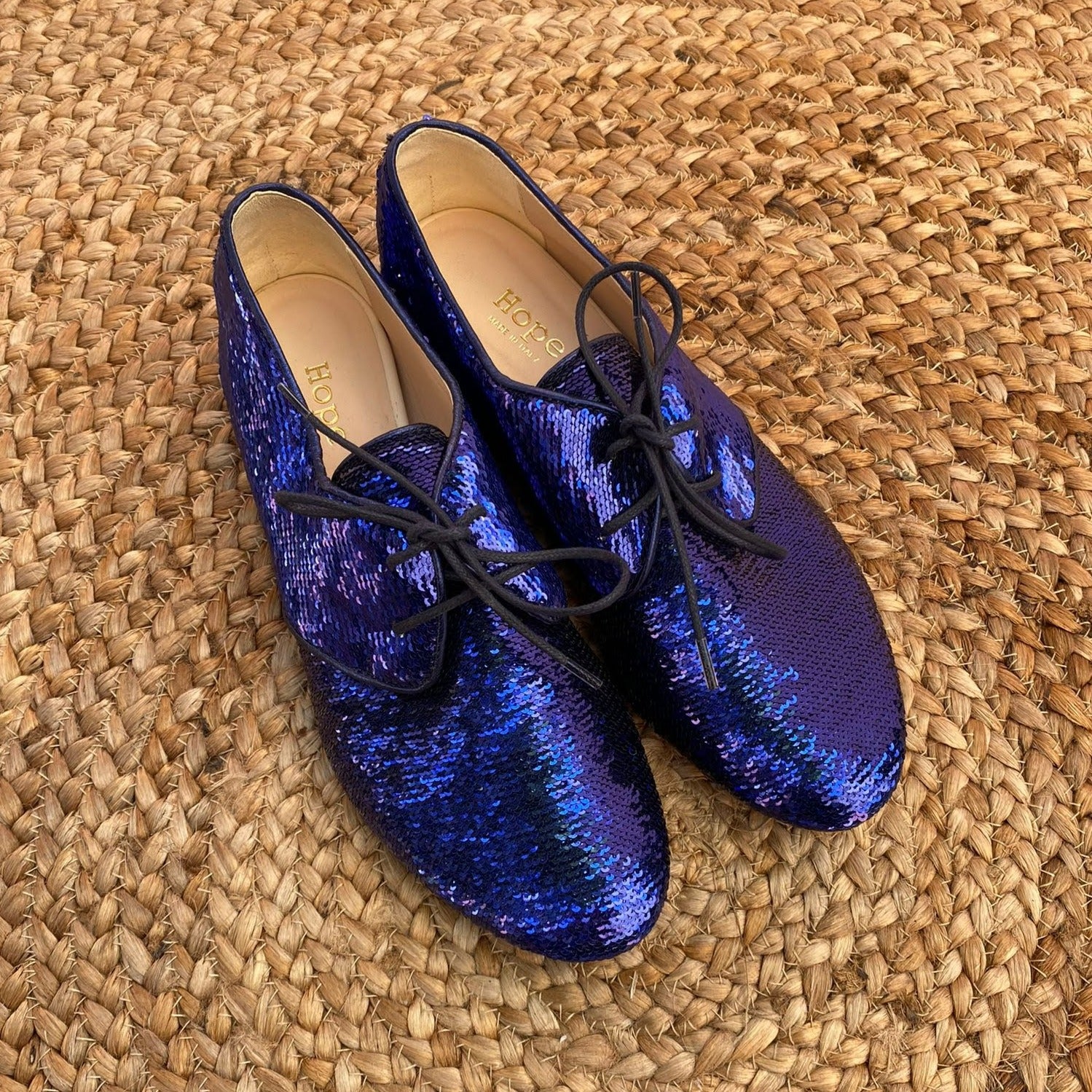 miranda-pantofola-scarpa bassa derby- tessuto micro paillettes blu  con zeppa di 3 cm da cerimonia artigianale mannish style