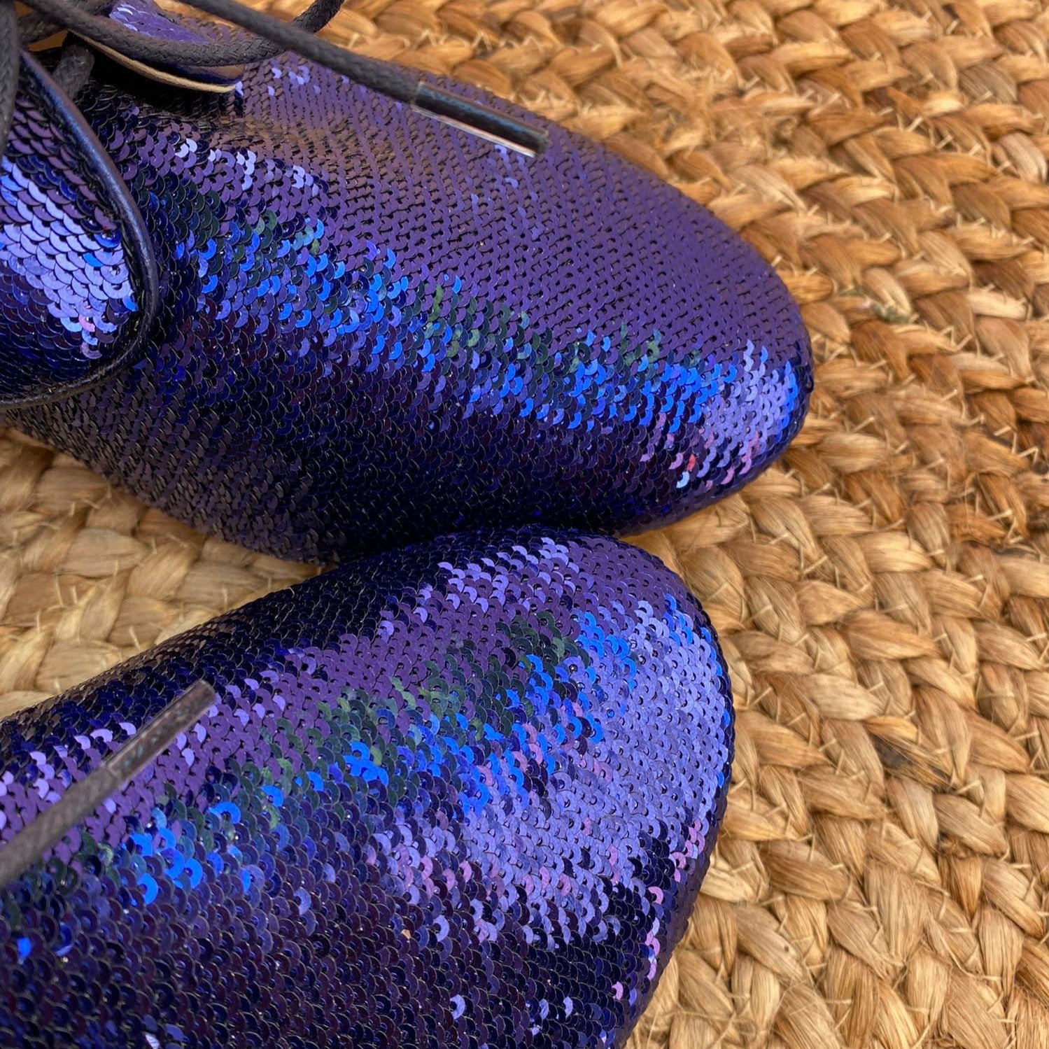 miranda-pantofola-scarpa bassa derby- tessuto micro paillettes blu  con zeppa di 3 cm da cerimonia artigianale mannish style