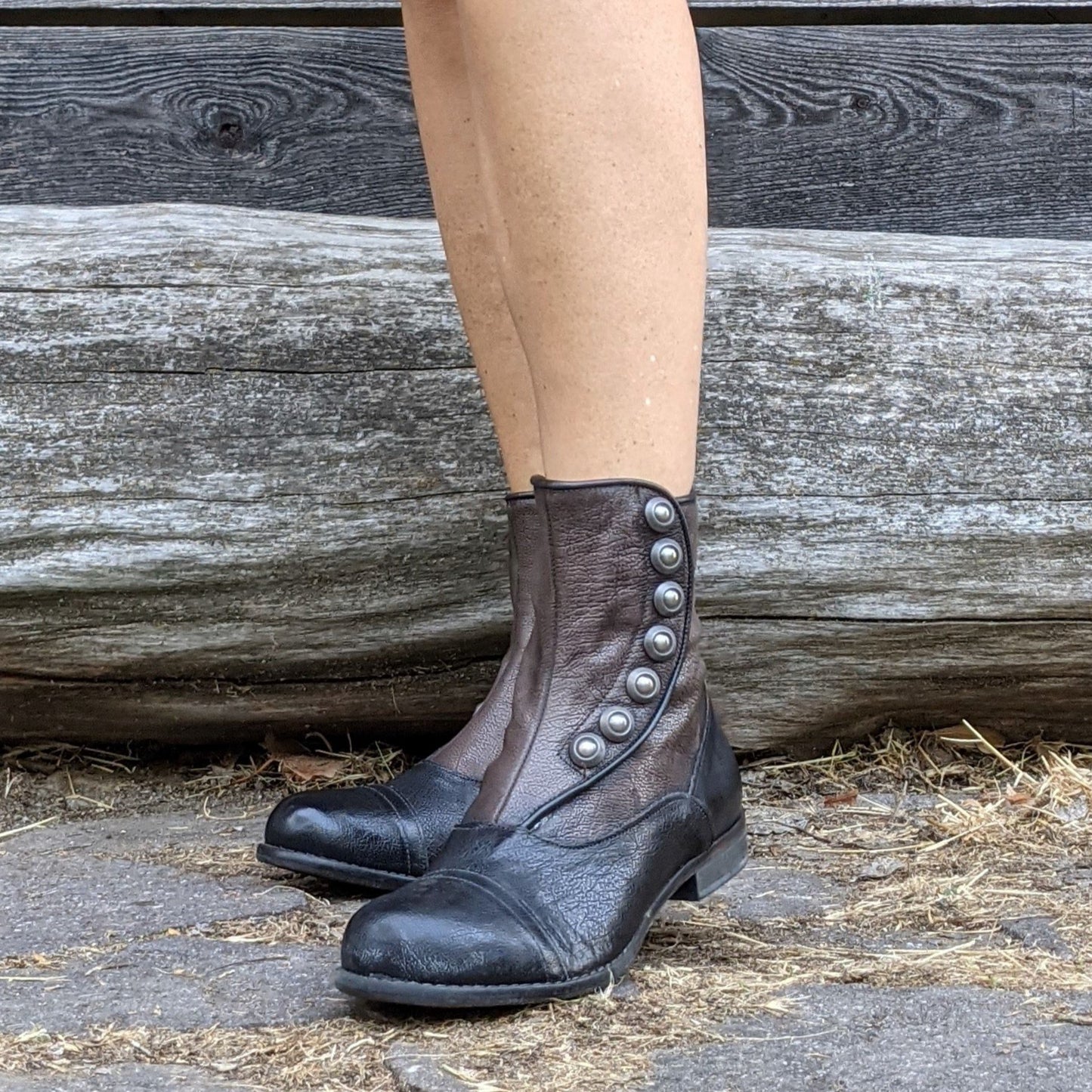 OSCAR tg.36 Polacchino con borchie nero e moka